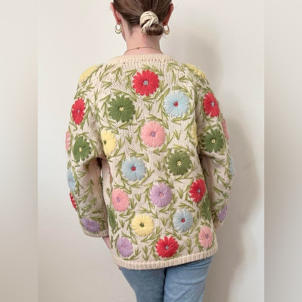 Vintage 1950s Hand Loomed Colorful Flower Cardigan Sweater - Picture 6 of 6